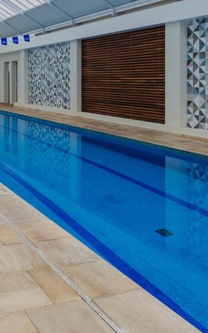 Apartamento à venda com 133m², 3 quartos e 3 vagas Apartamento à venda com 133m², 3 quartos e 3 vagasÁrea comum - Piscina Coberta
