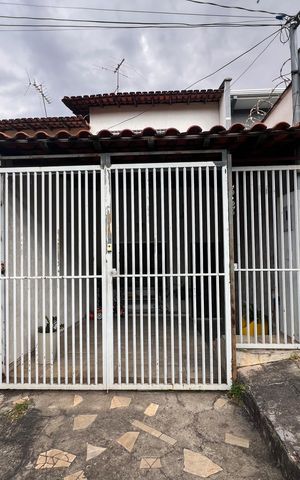 Casa à venda com 90m², 2 quartos e 1 vaga Casa à venda com 90m², 2 quartos e 1 vagaFachada