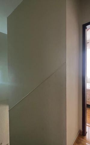 Casa à venda com 90m², 2 quartos e 1 vaga Casa à venda com 90m², 2 quartos e 1 vagaEscada