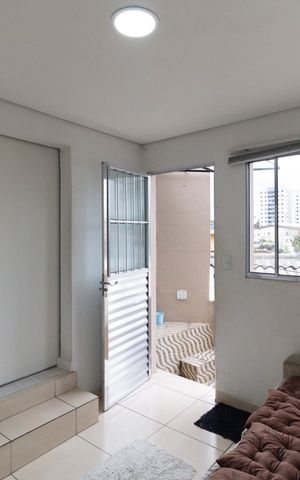 Casa à venda com 180m², 3 quartos e 2 vagas Casa à venda com 180m², 3 quartos e 2 vagasSala Casa 2