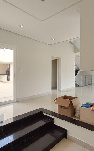 Casa para alugar com 360m², 3 quartos e 6 vagas Casa para alugar com 360m², 3 quartos e 6 vagasSala