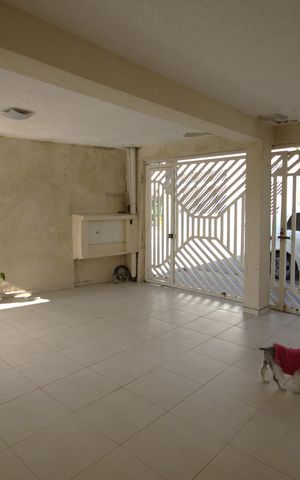 Casa à venda com 255m², 2 quartos e 2 vagas Casa à venda com 255m², 2 quartos e 2 vagasGaragem