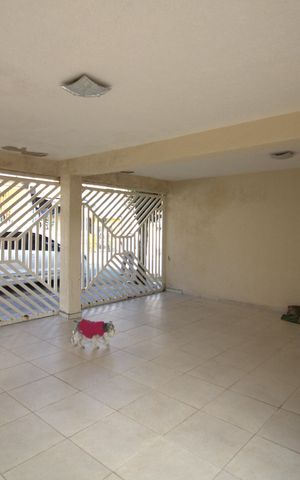 Casa à venda com 255m², 2 quartos e 2 vagas Casa à venda com 255m², 2 quartos e 2 vagasGaragem