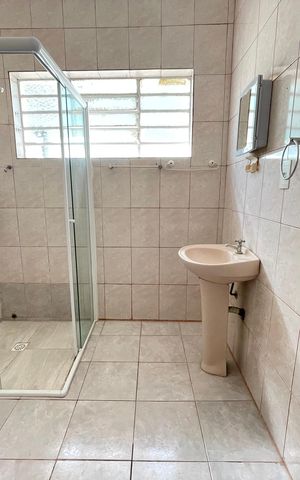 Casa à venda com 255m², 2 quartos e 2 vagas