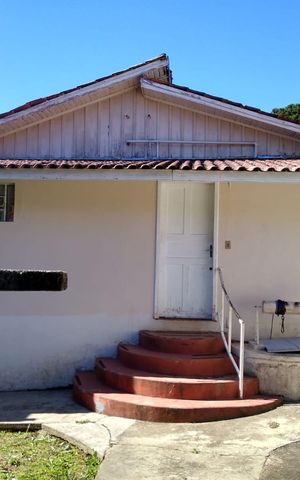 Casa à venda com 128m², 4 quartos e 3 vagas Casa à venda com 128m², 4 quartos e 3 vagasFachada da casa
