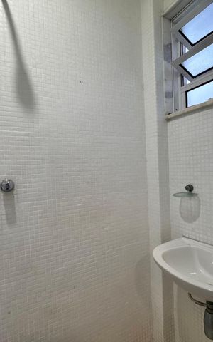 Casa de condomínio para alugar com 420m², 4 quartos e 2 vagas Casa de condomínio para alugar com 420m², 4 quartos e 2 vagasÁrea de Serviço - Banheiro