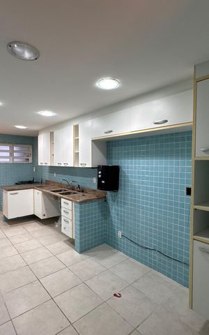 Casa de condomínio para alugar com 420m², 4 quartos e 2 vagas Casa de condomínio para alugar com 420m², 4 quartos e 2 vagasCozinha