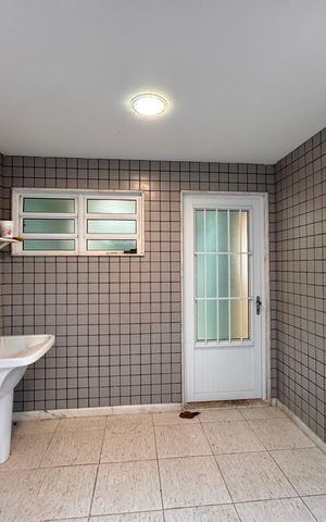 Casa de condomínio para alugar com 420m², 4 quartos e 2 vagas Casa de condomínio para alugar com 420m², 4 quartos e 2 vagasÁrea de Serviço