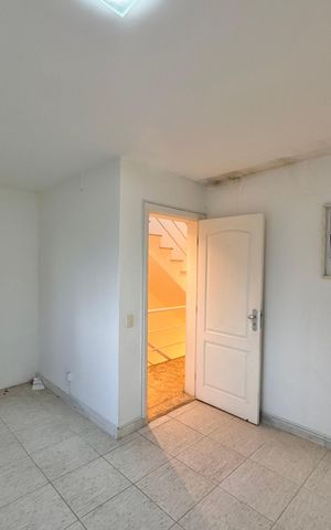 Casa de condomínio para alugar com 420m², 4 quartos e 2 vagas Casa de condomínio para alugar com 420m², 4 quartos e 2 vagasQuarto