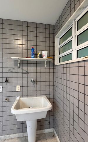 Casa de condomínio para alugar com 420m², 4 quartos e 2 vagas Casa de condomínio para alugar com 420m², 4 quartos e 2 vagasÁrea de Serviço