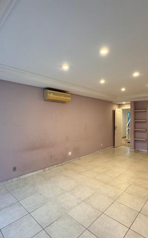 Casa de condomínio para alugar com 420m², 4 quartos e 2 vagas Casa de condomínio para alugar com 420m², 4 quartos e 2 vagasSuíte 2