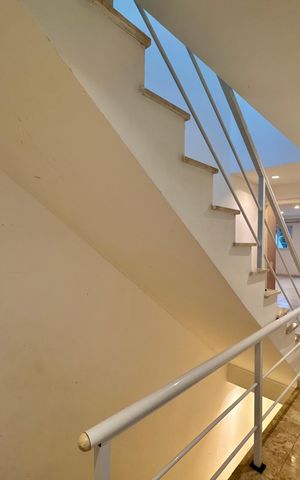 Casa de condomínio para alugar com 420m², 4 quartos e 2 vagas Casa de condomínio para alugar com 420m², 4 quartos e 2 vagasCorredor