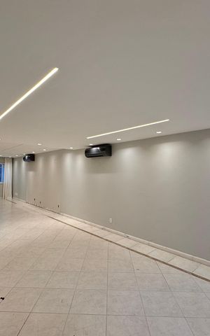 Casa de condomínio para alugar com 420m², 4 quartos e 2 vagas Casa de condomínio para alugar com 420m², 4 quartos e 2 vagasSala
