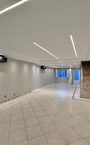 Casa de condomínio para alugar com 420m², 4 quartos e 2 vagas Casa de condomínio para alugar com 420m², 4 quartos e 2 vagasSala