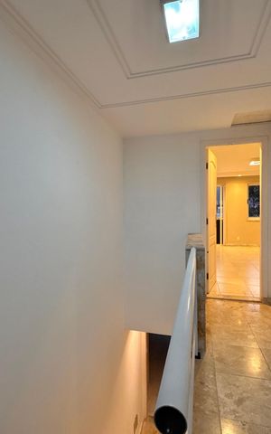 Casa de condomínio para alugar com 420m², 4 quartos e 2 vagas Casa de condomínio para alugar com 420m², 4 quartos e 2 vagasCorredor