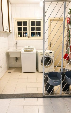 Casa de condomínio à venda com 353m², 3 quartos e 1 vagaÁrea de serviço