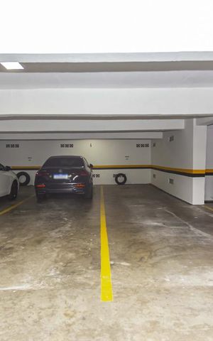 Apartamento à venda com 422m², 4 quartos e 4 vagas Apartamento à venda com 422m², 4 quartos e 4 vagasGaragem