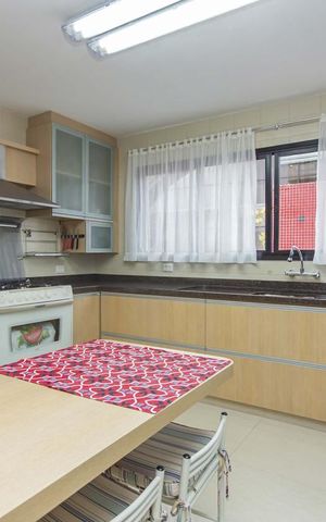 Apartamento à venda com 422m², 4 quartos e 4 vagas Apartamento à venda com 422m², 4 quartos e 4 vagasCozinha