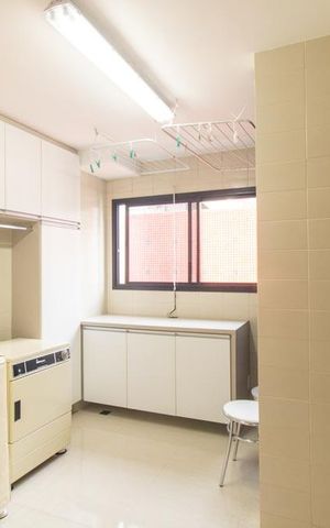 Apartamento à venda com 422m², 4 quartos e 4 vagas Apartamento à venda com 422m², 4 quartos e 4 vagasÁrea de Serviço