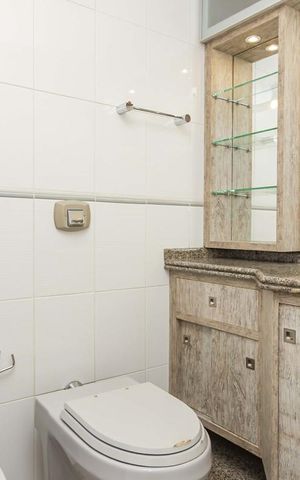 Apartamento à venda com 422m², 4 quartos e 4 vagas Apartamento à venda com 422m², 4 quartos e 4 vagasBanheiro da Suíte 1