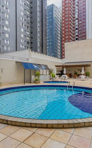 Apartamento à venda com 422m², 4 quartos e 4 vagas Apartamento à venda com 422m², 4 quartos e 4 vagasÁrea comum - Piscina