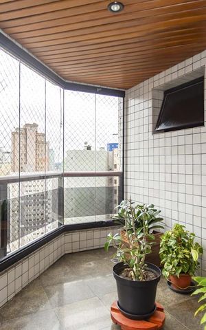 Apartamento à venda com 422m², 4 quartos e 4 vagas Apartamento à venda com 422m², 4 quartos e 4 vagasVaranda