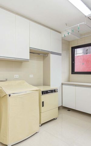 Apartamento à venda com 422m², 4 quartos e 4 vagas Apartamento à venda com 422m², 4 quartos e 4 vagasÁrea de Serviço