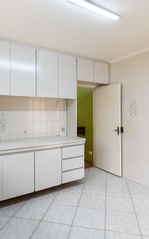 Casa à venda com 221m², 2 quartos e 2 vagas Casa à venda com 221m², 2 quartos e 2 vagasCozinha