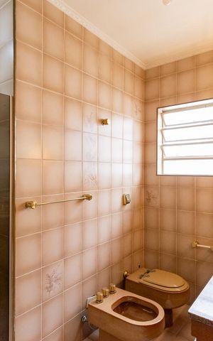 Casa à venda com 221m², 2 quartos e 2 vagas Casa à venda com 221m², 2 quartos e 2 vagasBanheiro