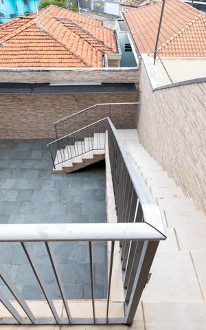 Casa à venda com 221m², 2 quartos e 2 vagas Casa à venda com 221m², 2 quartos e 2 vagasQuintal