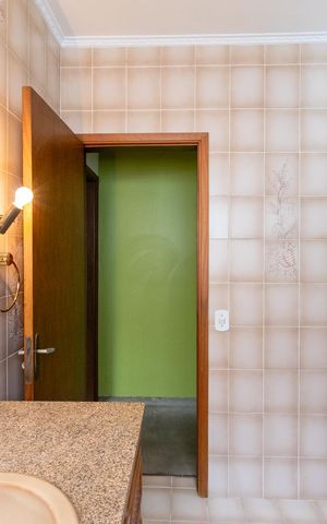Casa à venda com 221m², 2 quartos e 2 vagas Casa à venda com 221m², 2 quartos e 2 vagasBanheiro