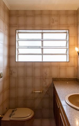 Casa à venda com 221m², 2 quartos e 2 vagas Casa à venda com 221m², 2 quartos e 2 vagasBanheiro