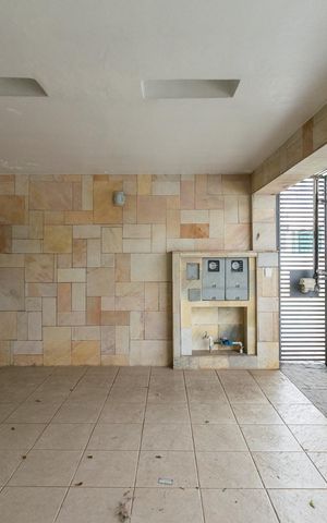 Casa à venda com 221m², 2 quartos e 2 vagas Casa à venda com 221m², 2 quartos e 2 vagasGaragem