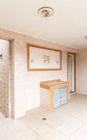 Casa à venda com 221m², 2 quartos e 2 vagas Casa à venda com 221m², 2 quartos e 2 vagasÁrea de Serviço