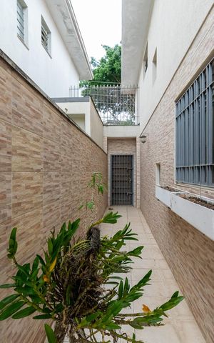 Casa à venda com 221m², 2 quartos e 2 vagas Casa à venda com 221m², 2 quartos e 2 vagasCorredor Externo