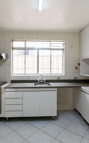 Casa à venda com 221m², 2 quartos e 2 vagas Casa à venda com 221m², 2 quartos e 2 vagasCozinha