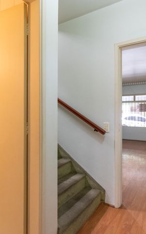 Casa à venda com 221m², 2 quartos e 2 vagas Casa à venda com 221m², 2 quartos e 2 vagasLavabo