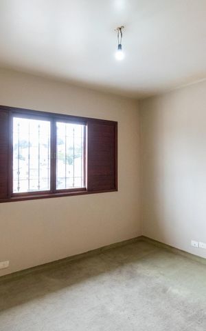 Casa à venda com 221m², 2 quartos e 2 vagas Casa à venda com 221m², 2 quartos e 2 vagasQuarto 2