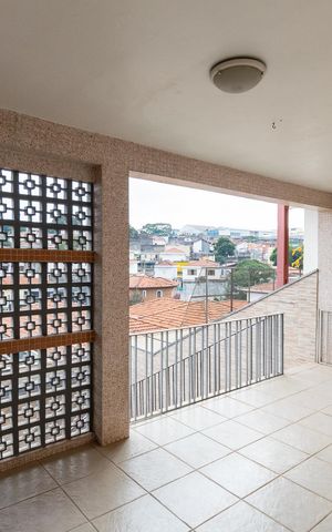 Casa à venda com 221m², 2 quartos e 2 vagas Casa à venda com 221m², 2 quartos e 2 vagasÁrea de Serviço