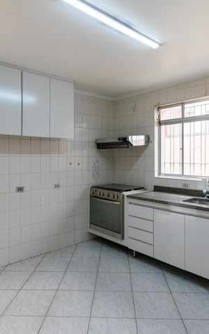 Casa à venda com 221m², 2 quartos e 2 vagas Casa à venda com 221m², 2 quartos e 2 vagasCozinha