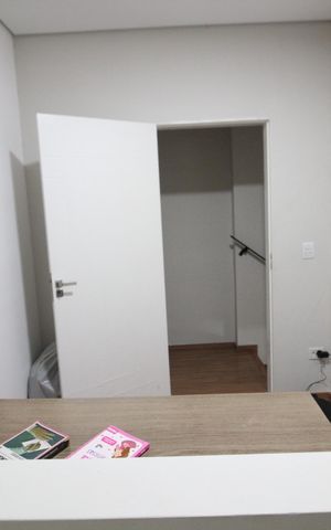Casa à venda com 150m², 4 quartos e 4 vagasCorredor