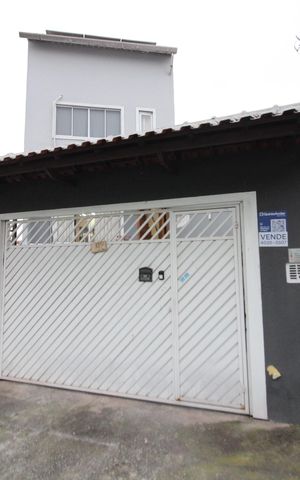 Casa à venda com 150m², 4 quartos e 4 vagasFachada