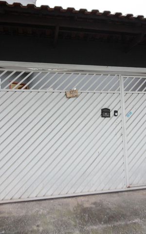 Casa à venda com 150m², 4 quartos e 4 vagasFachada
