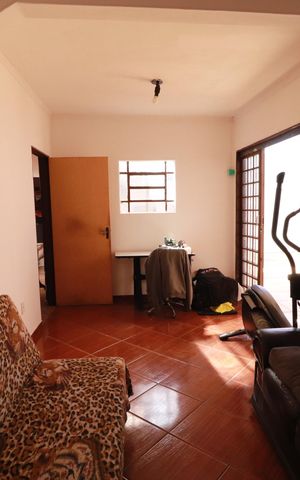 Casa para alugar com 70m², 2 quartos e 2 vagasSala