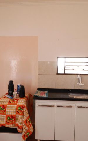 Casa para alugar com 70m², 2 quartos e 2 vagasCozinha 