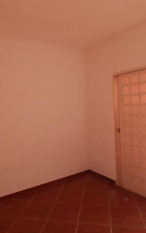 Casa para alugar com 70m², 2 quartos e 2 vagasQuarto 1