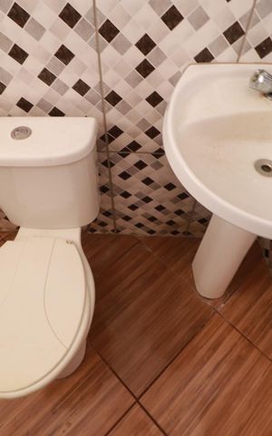 Casa para alugar com 70m², 2 quartos e 2 vagasBanheiro suite 