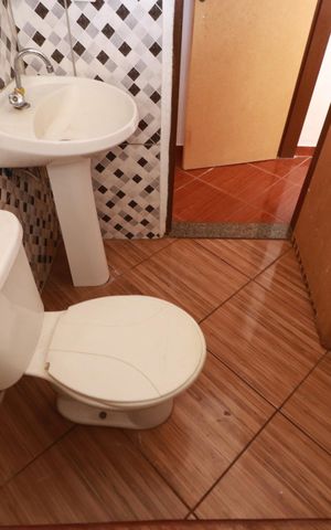 Casa para alugar com 70m², 2 quartos e 2 vagasBanheiro suite 