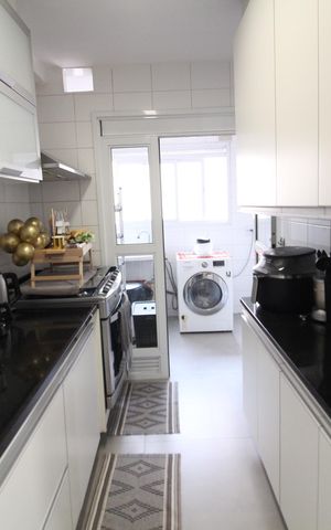 Apartamento à venda com 95m², 2 quartos e 2 vagasCozinha e Área de Serviço