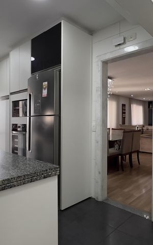 Apartamento à venda com 134m², 3 quartos e 2 vagas Apartamento à venda com 134m², 3 quartos e 2 vagasCozinha e Área de Serviço